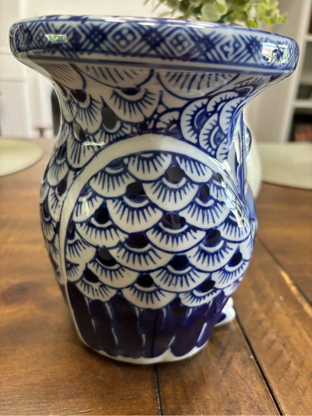 Blue and white porcelain owl plant stand